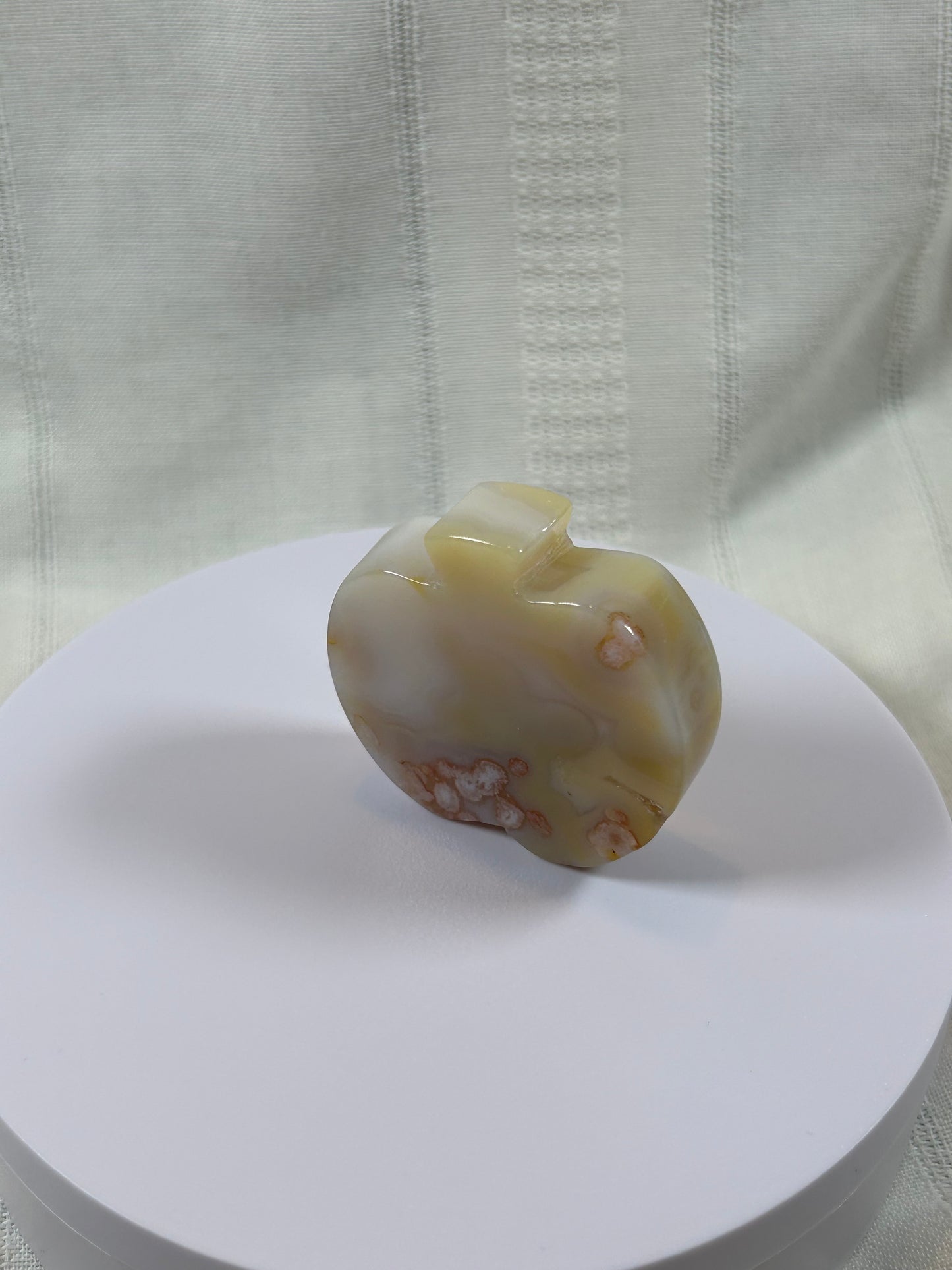 (#8) - AGATE APPLE CARVING - NEW