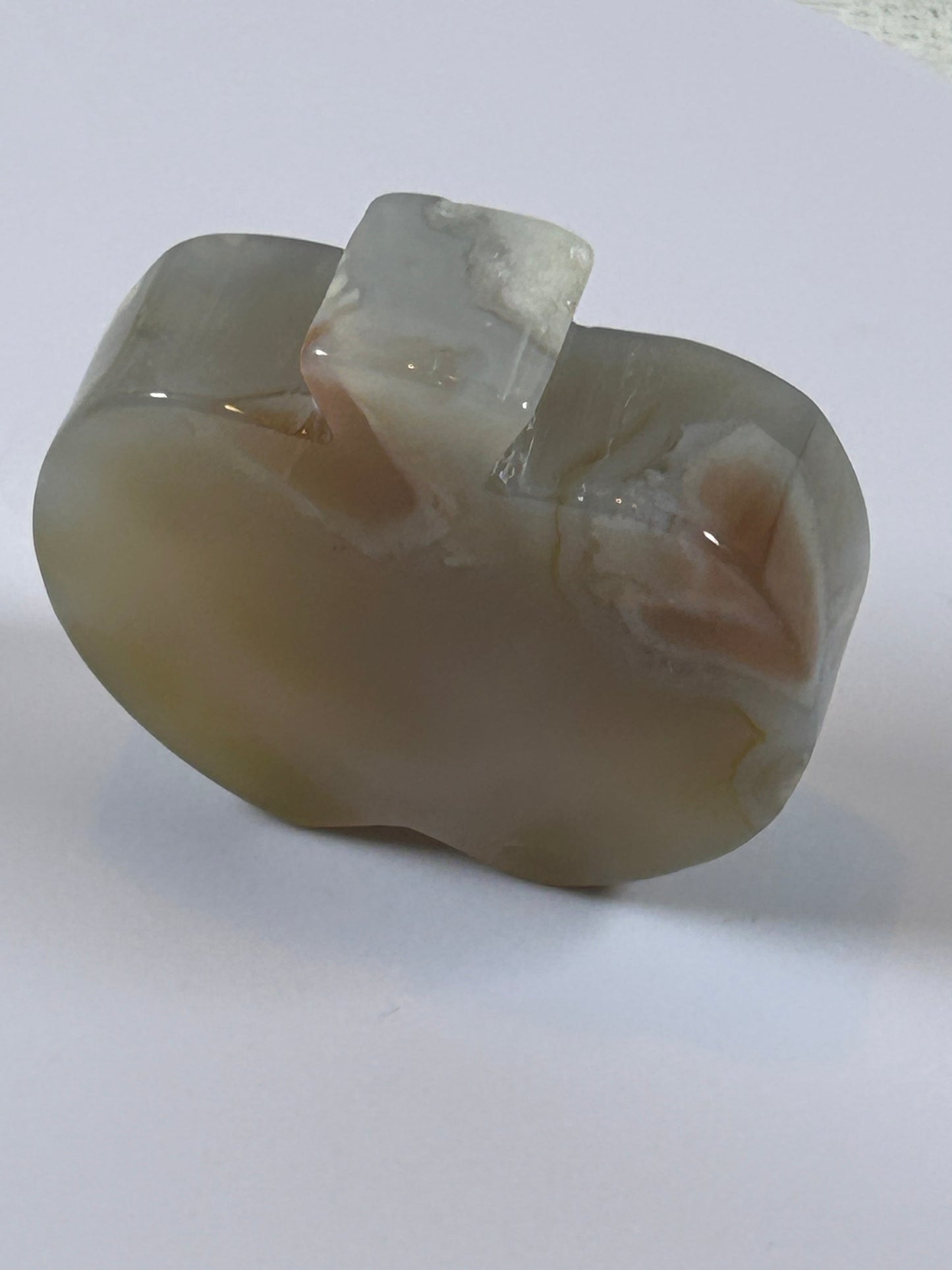 (#16) - AGATE APPLE CARVING - NEW