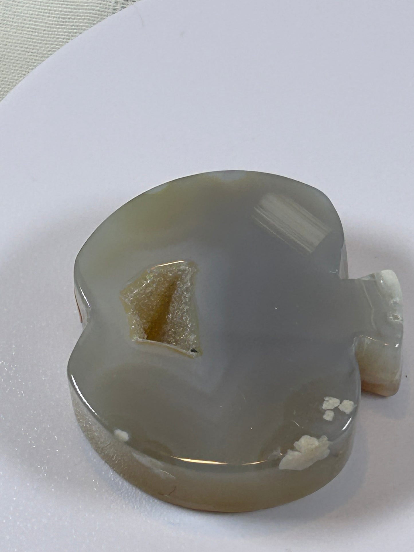 (#16) - AGATE APPLE CARVING - NEW