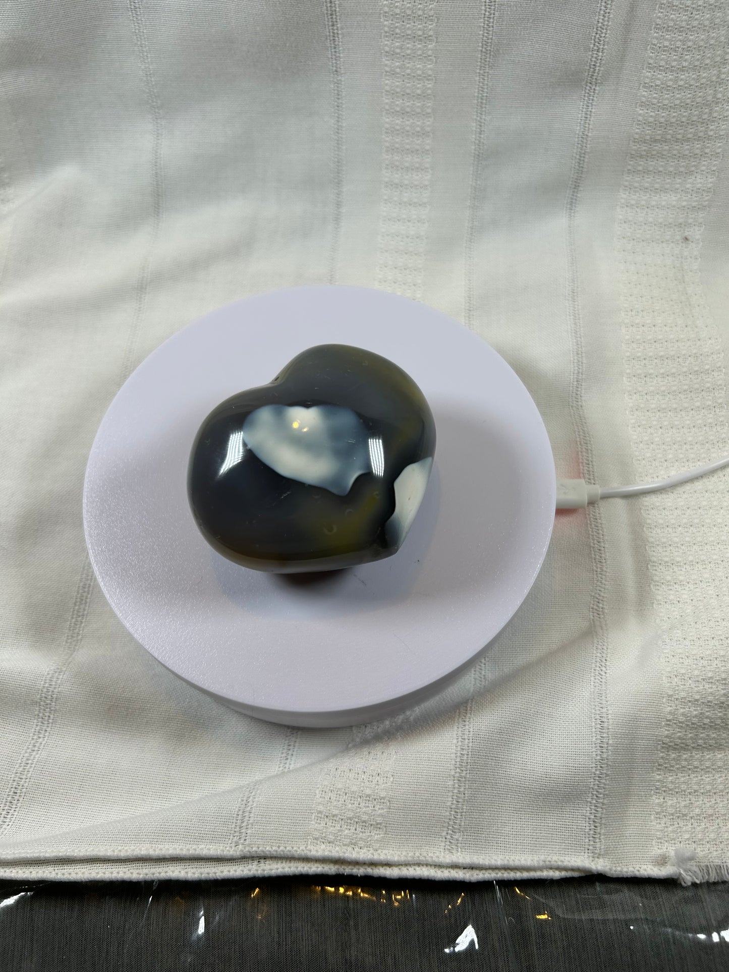 (#42) - MEDIUM ORCA AGATE HEART CARVING - NEW