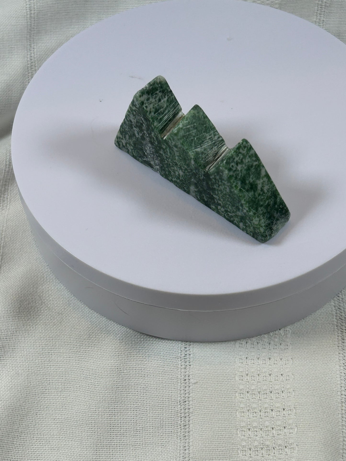 (#53) - TREE AGATE MOUNTAIN HILLS CARVING - NEW