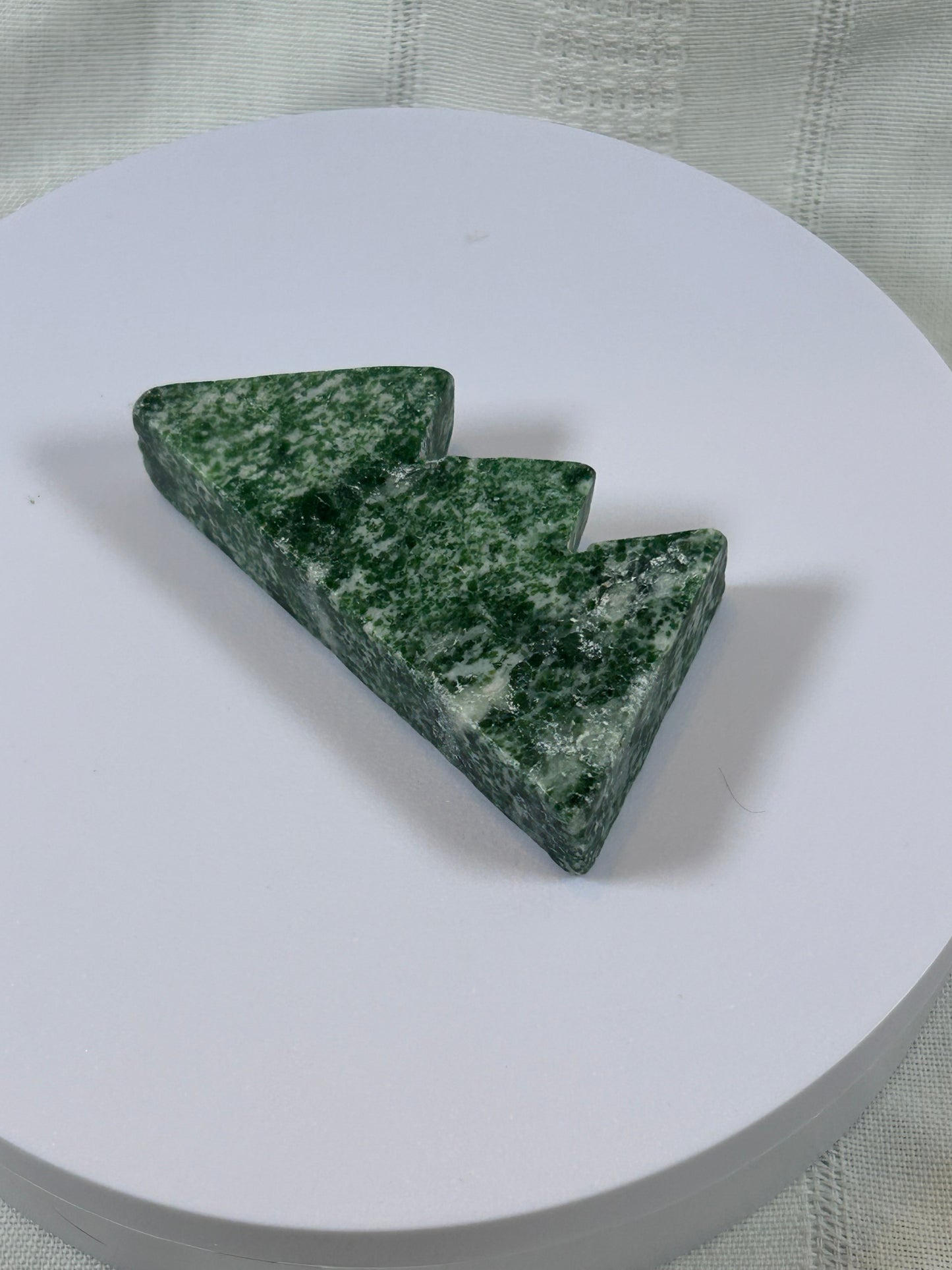 (#53) - TREE AGATE MOUNTAIN HILLS CARVING - NEW