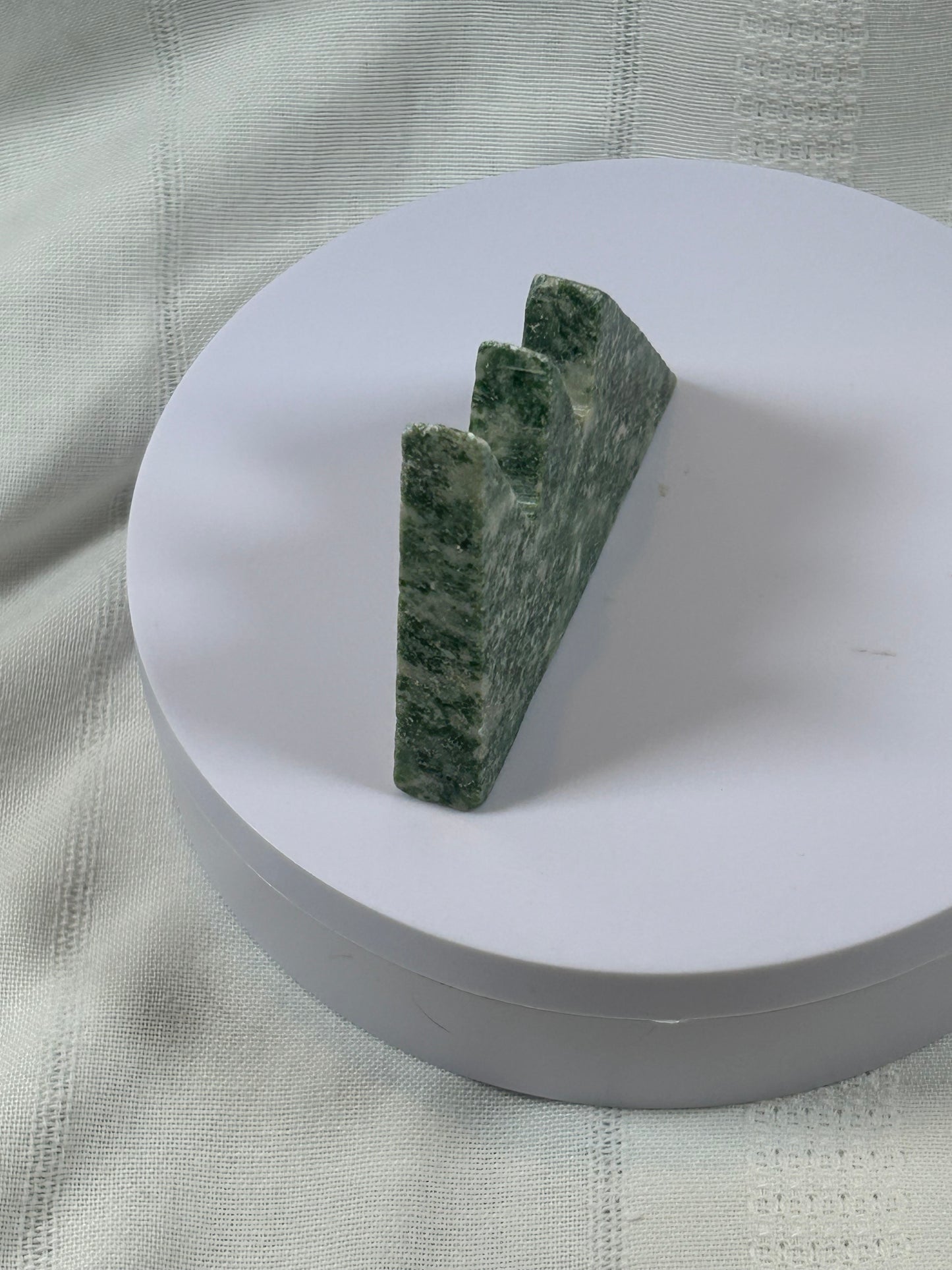 (#54) - TREE AGATE MOUNTAIN HILLS CARVING - NEW
