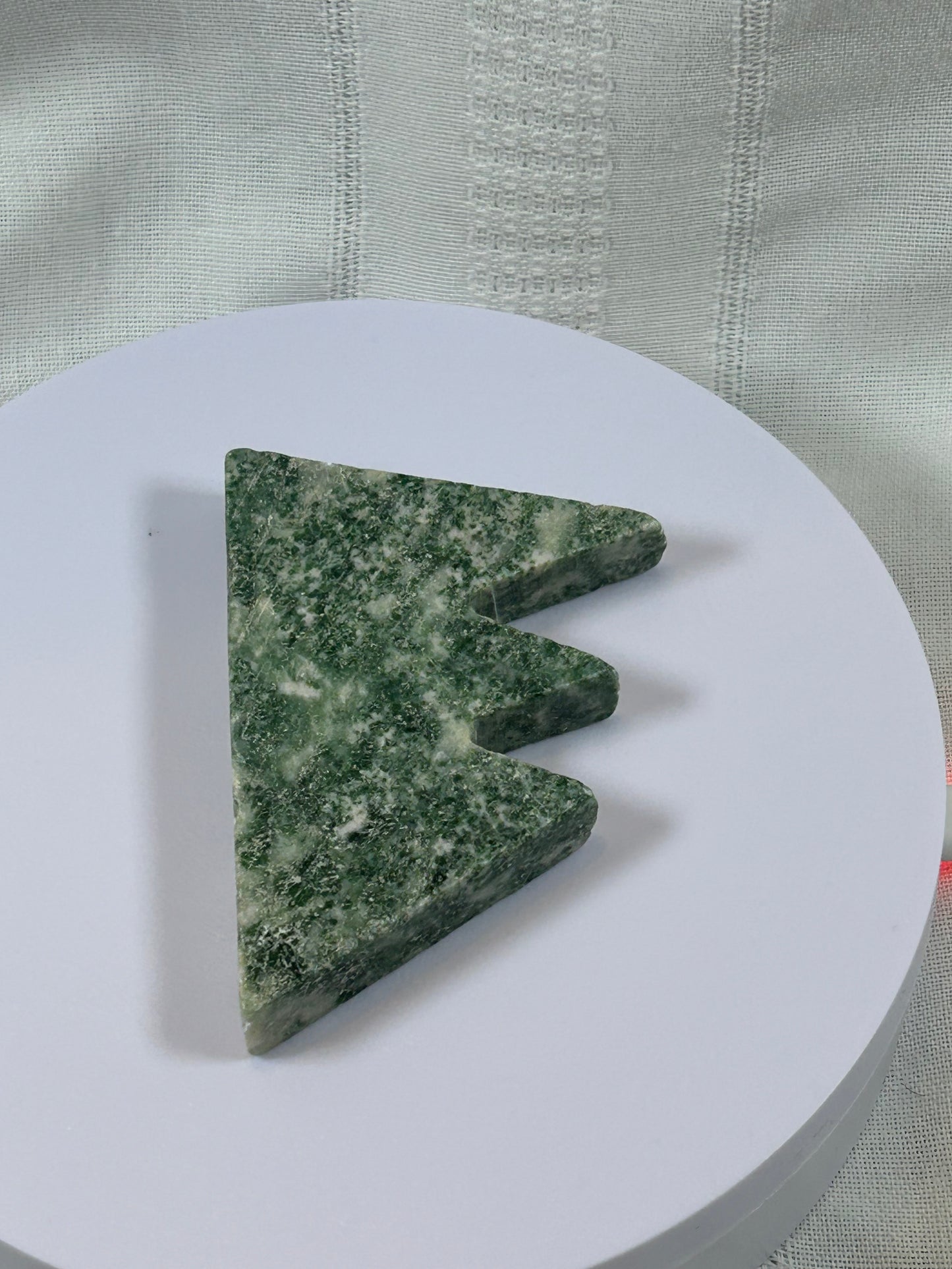 (#54) - TREE AGATE MOUNTAIN HILLS CARVING - NEW