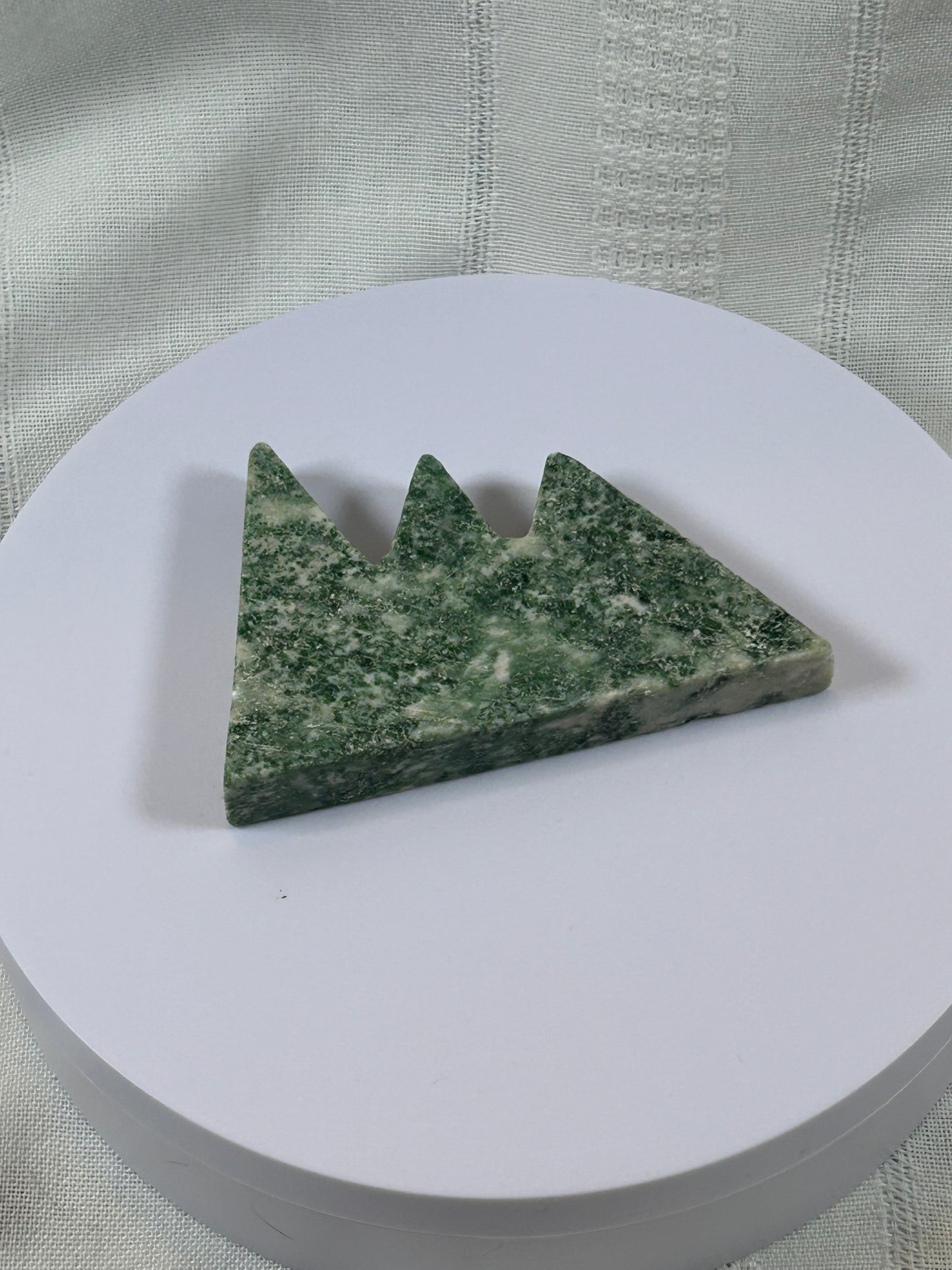 (#54) - TREE AGATE MOUNTAIN HILLS CARVING - NEW