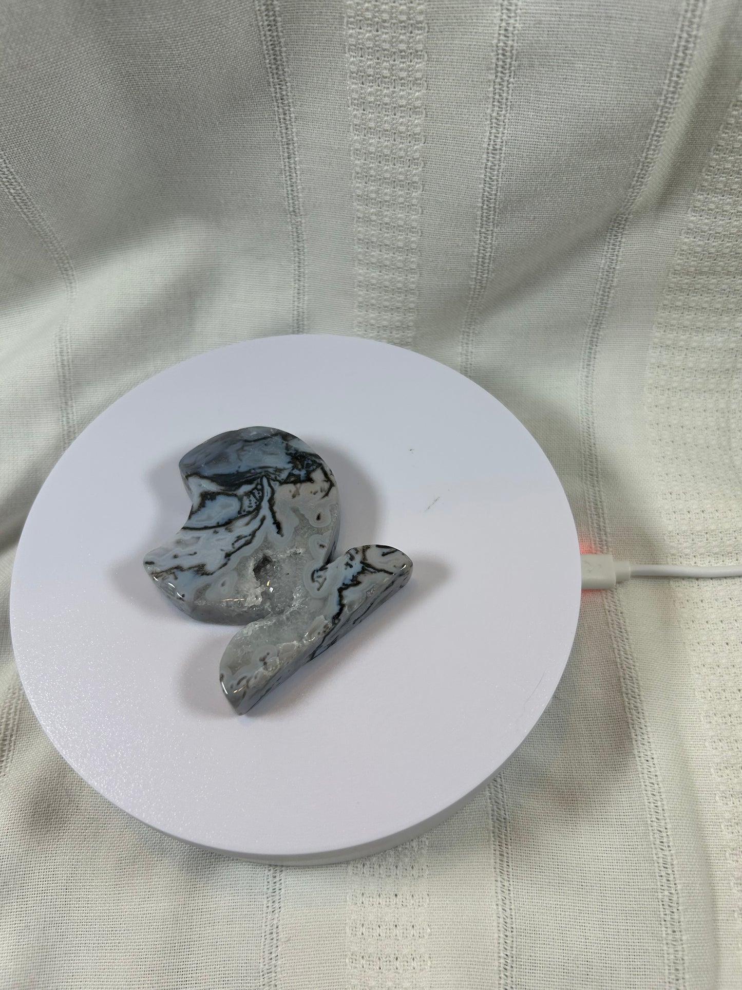 AGATE GRAY 3/4 MOON CARVING - NEW