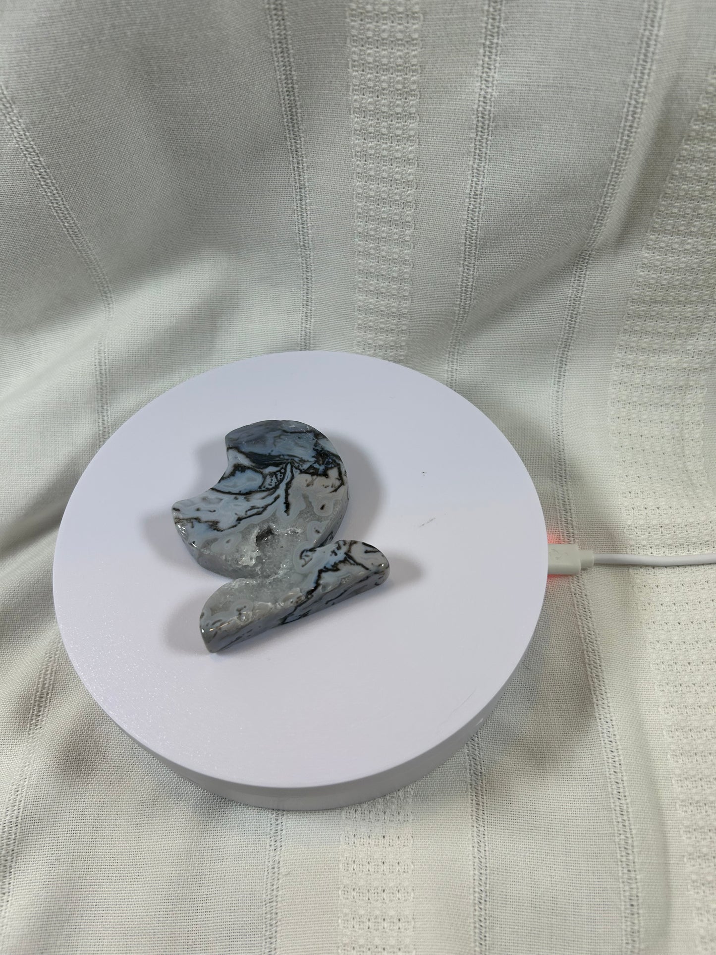 AGATE GRAY 3/4 MOON CARVING - NEW