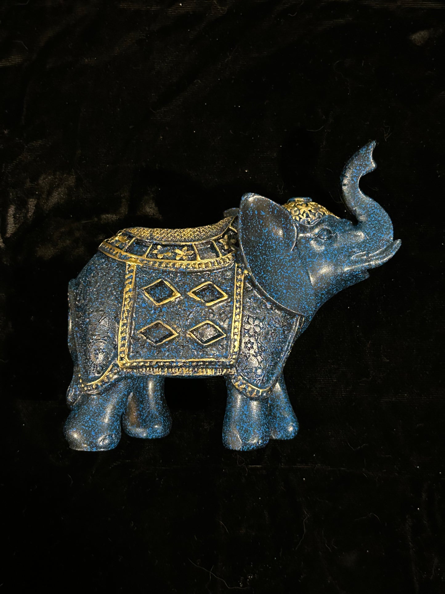 (1282) - Elephant Sphere Holder - New