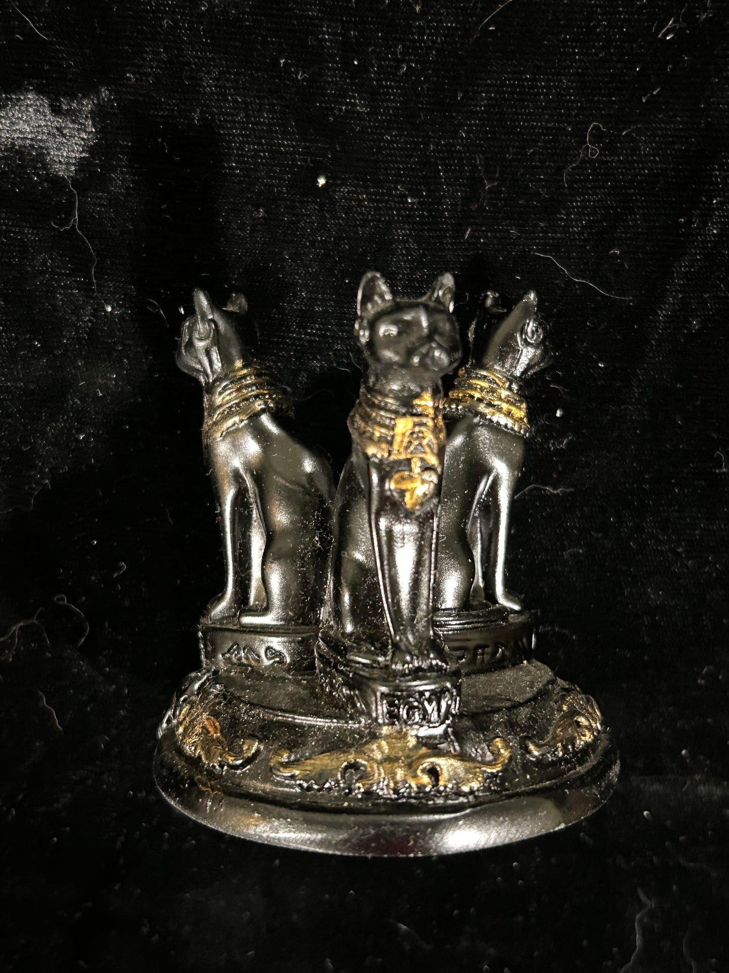 (#1285) - Cat Sphere Holder - Black/Gold - New