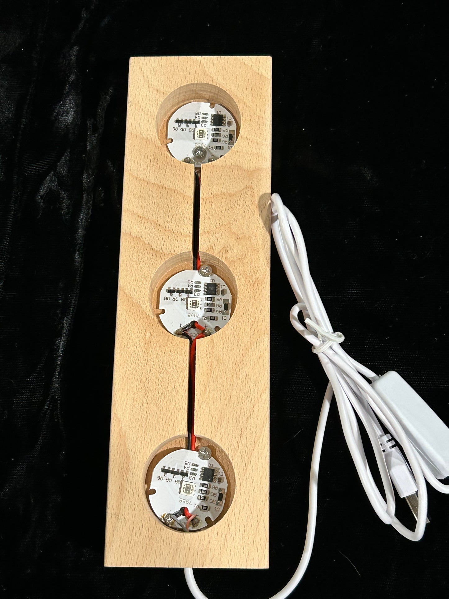 (#1294) - Sphere Holder Color Changing 3 Port - New