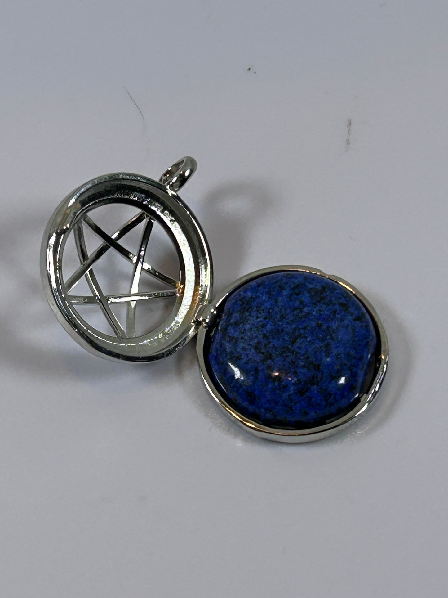 (#70) - TREE OF LIFE PENTACLE STONE LOCKET LAPIS LAZULI - NEW
