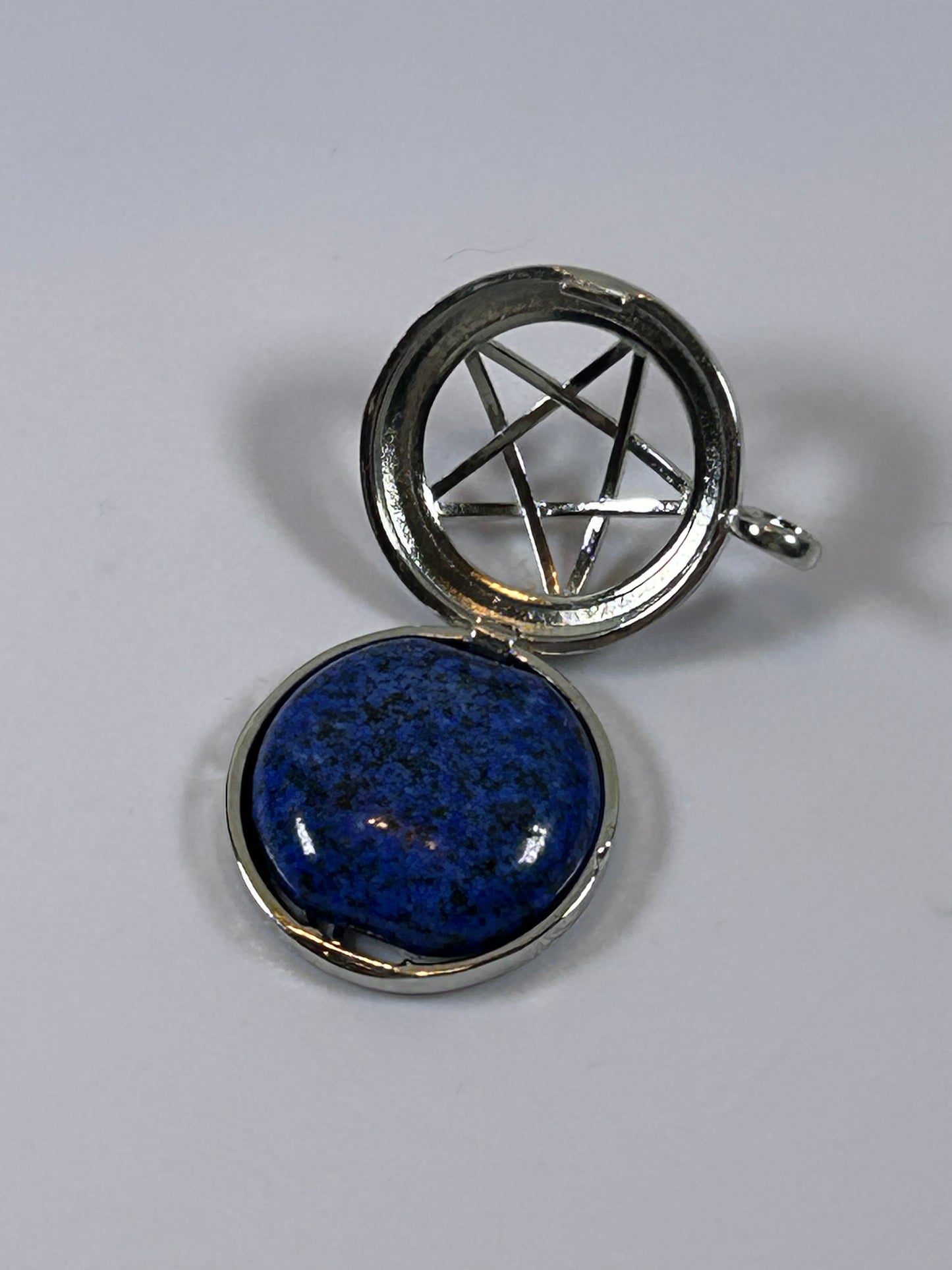 (#70) - TREE OF LIFE PENTACLE STONE LOCKET LAPIS LAZULI - NEW