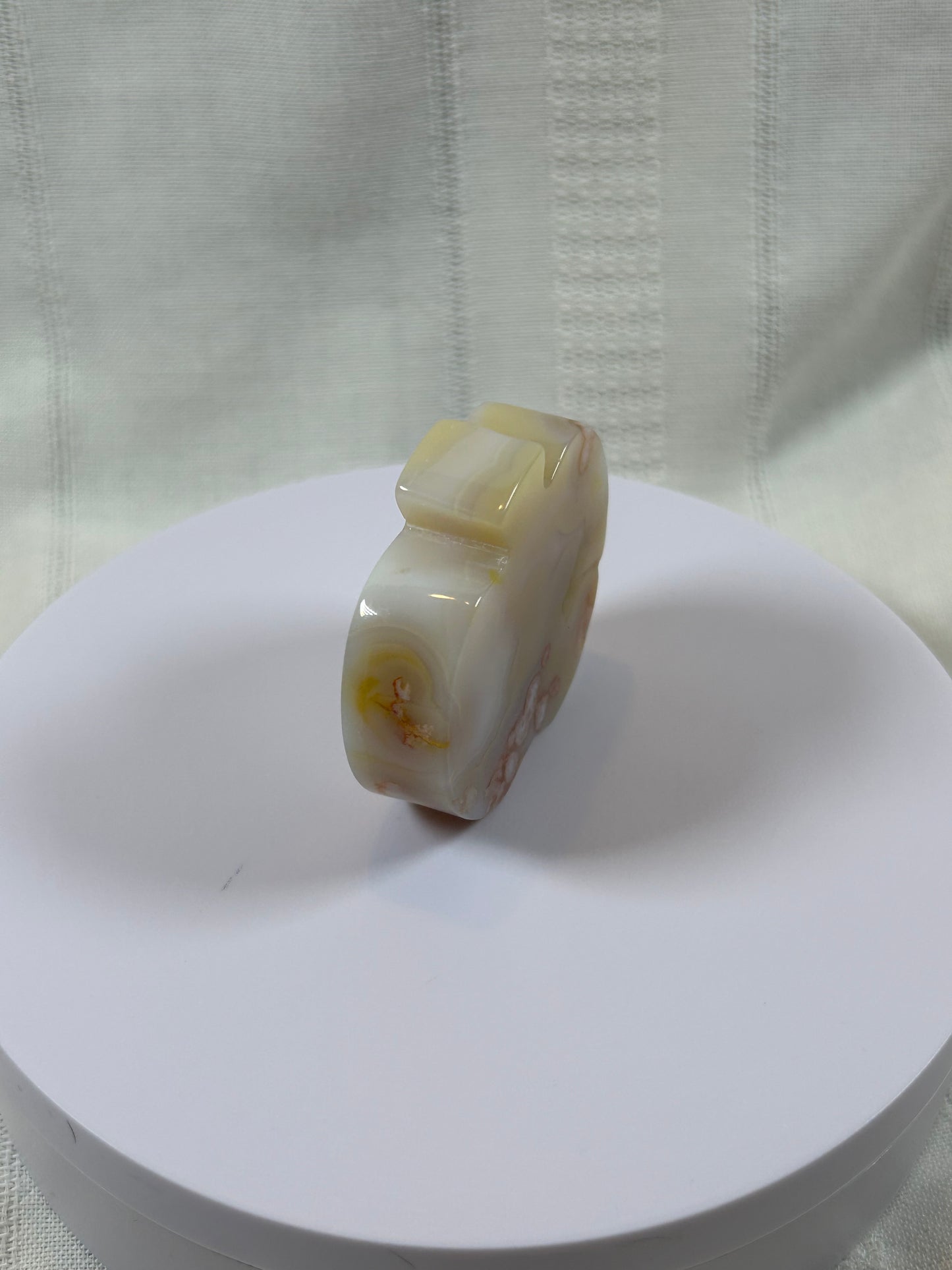 (#8) - AGATE APPLE CARVING - NEW