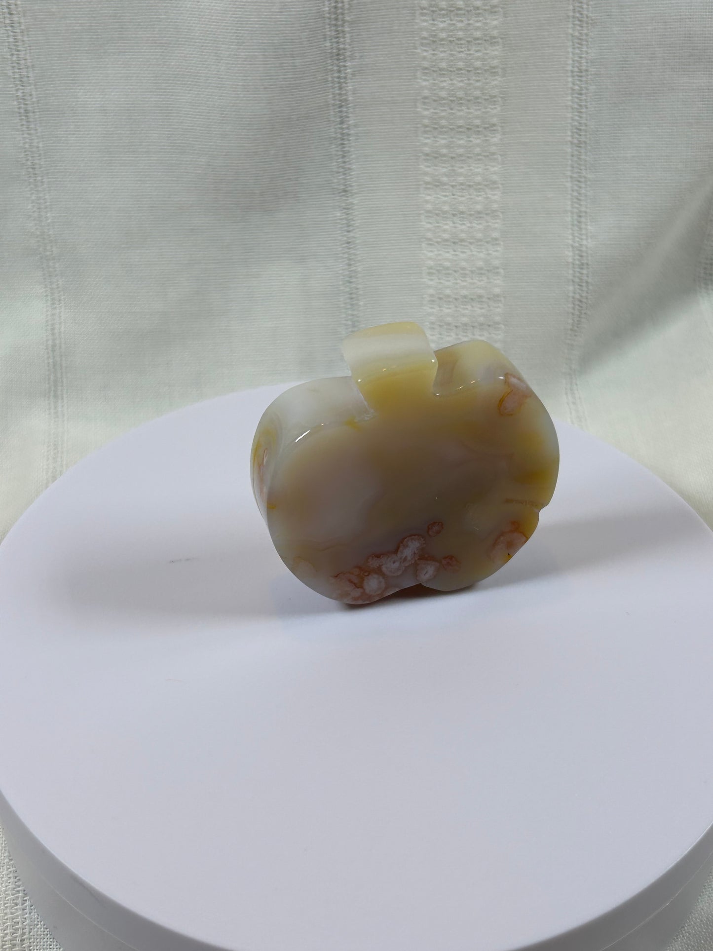 (#8) - AGATE APPLE CARVING - NEW