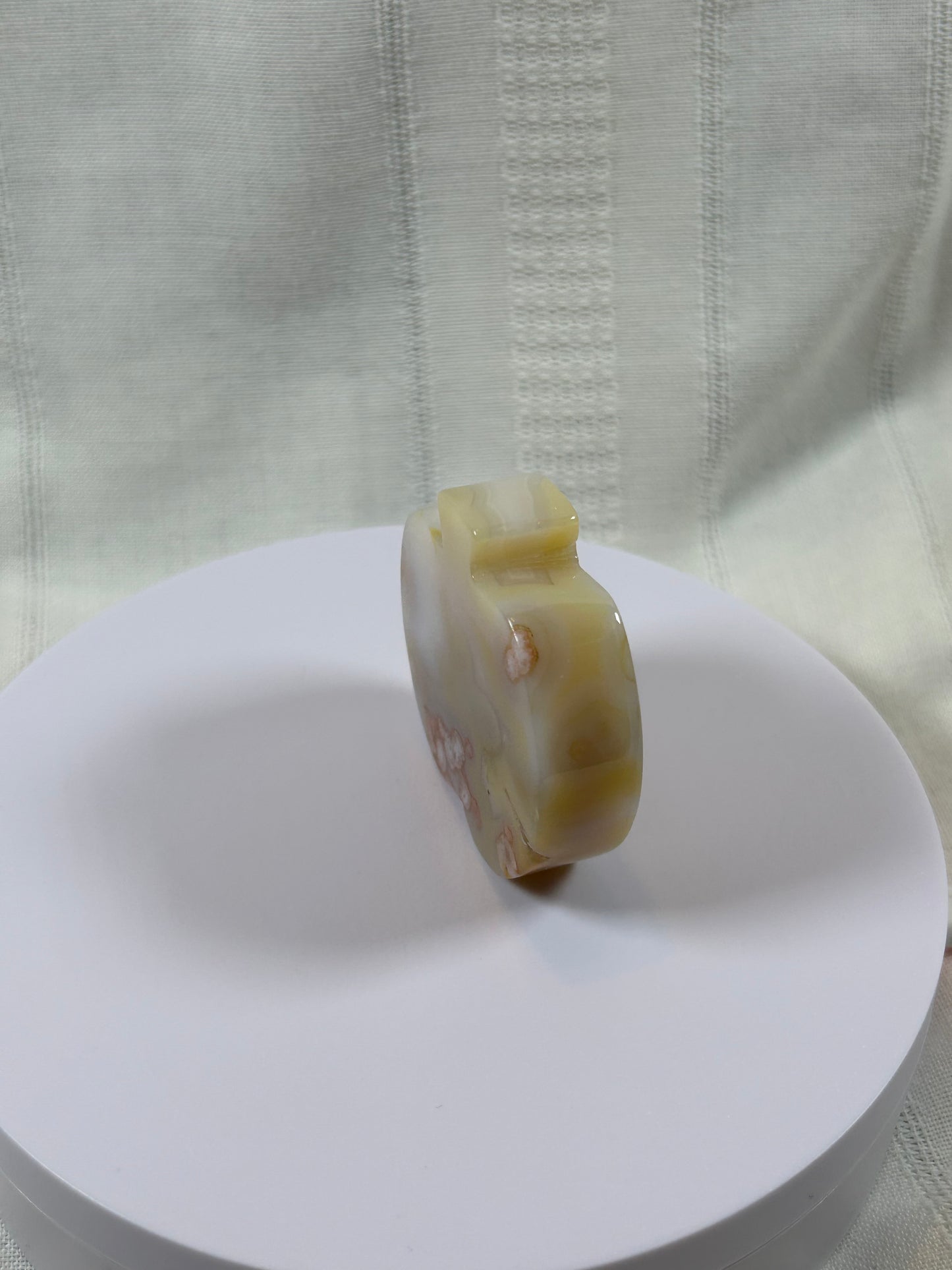 (#8) - AGATE APPLE CARVING - NEW