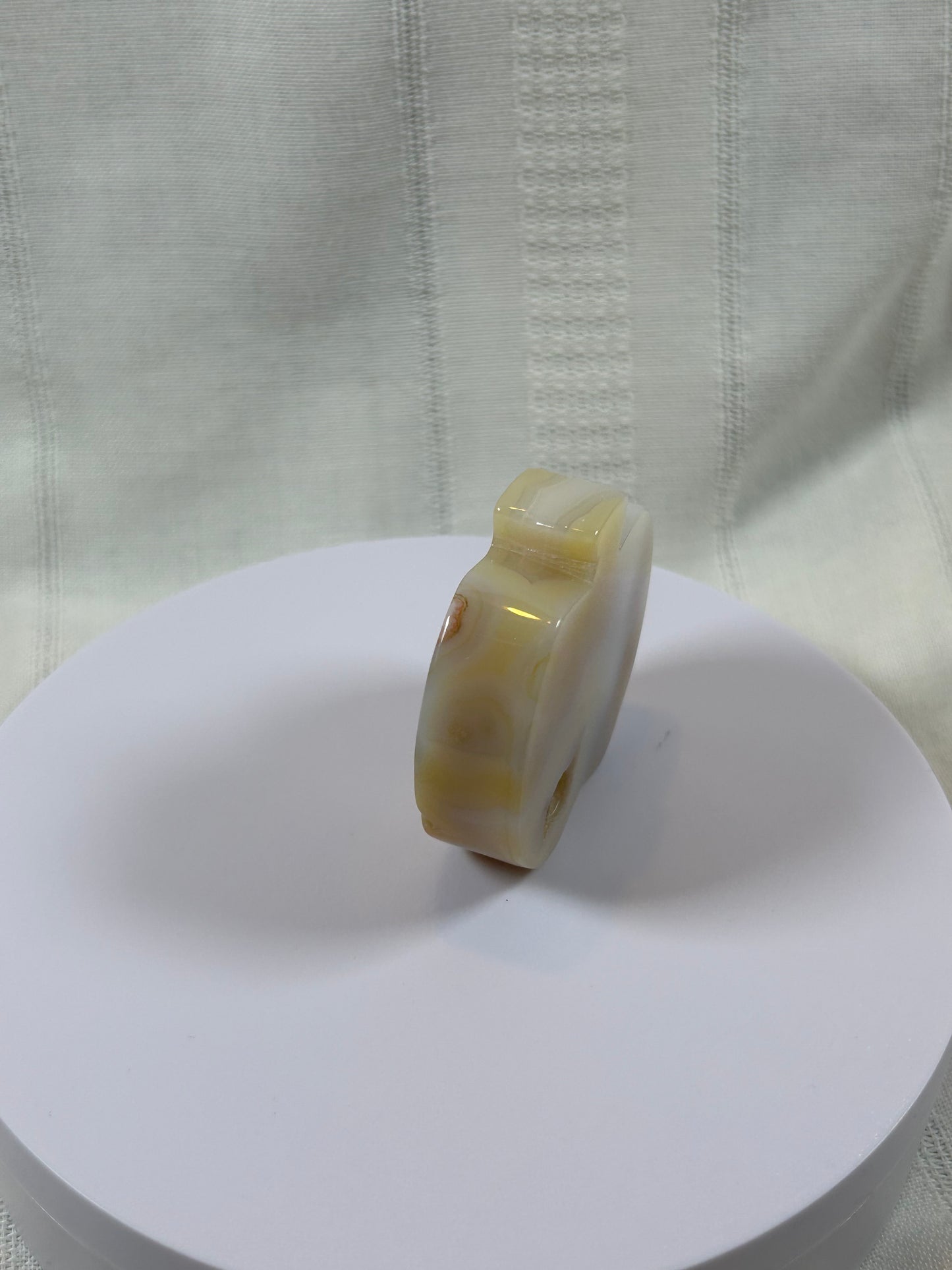 (#8) - AGATE APPLE CARVING - NEW