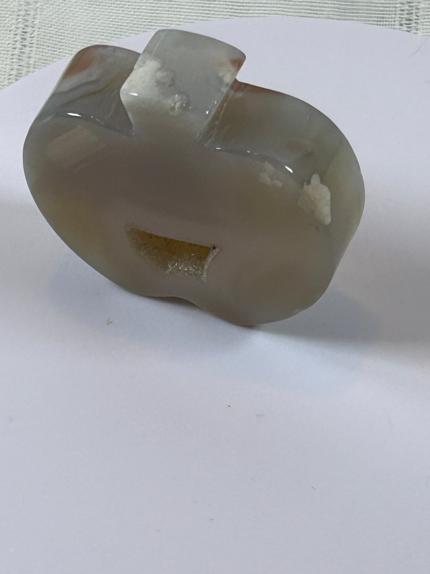 (#16) - AGATE APPLE CARVING - NEW