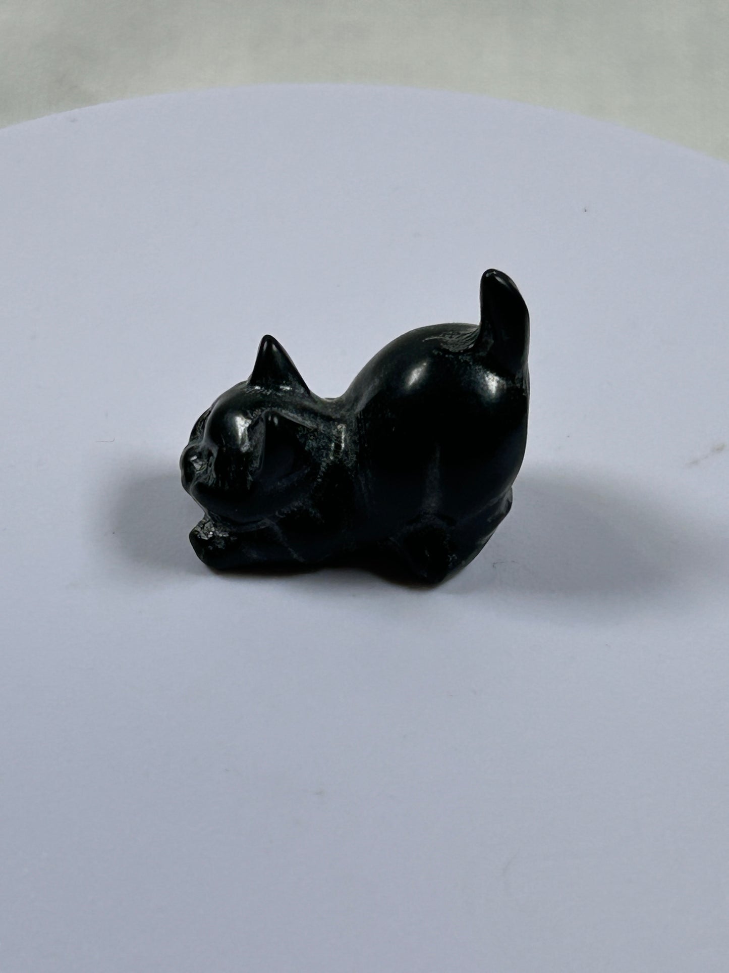 (#1165) - Obsidian Bowing Cat - New