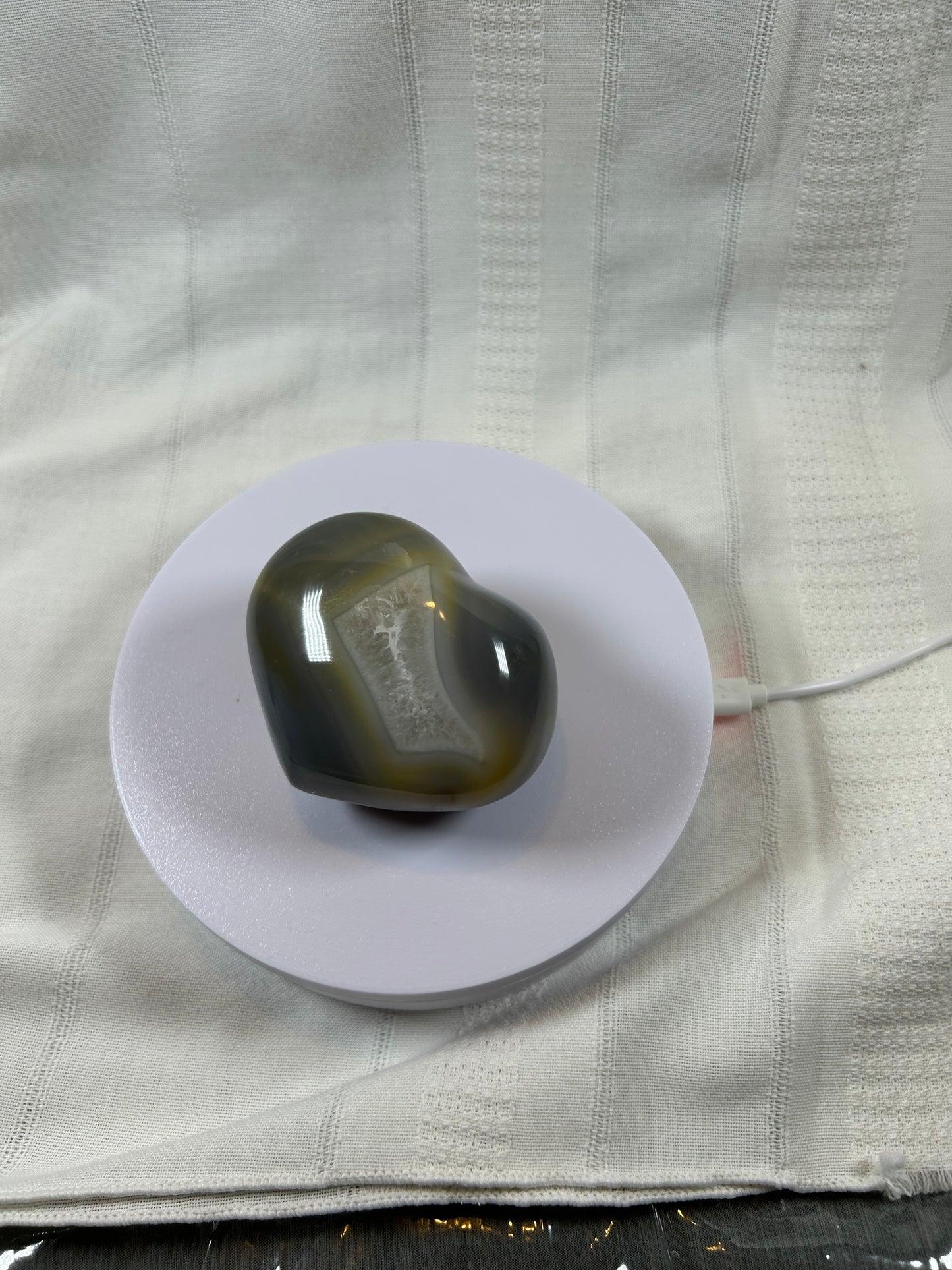 (#42) - MEDIUM ORCA AGATE HEART CARVING - NEW
