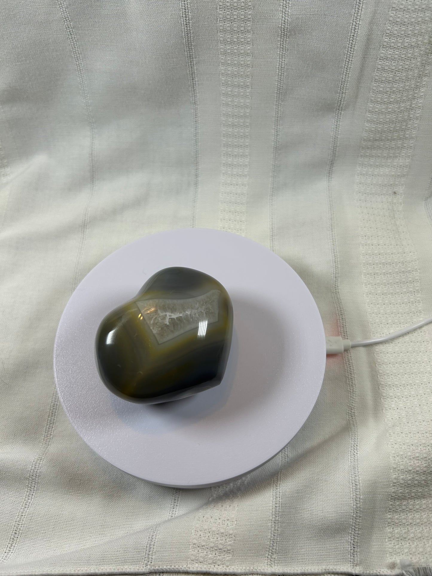 (#42) - MEDIUM ORCA AGATE HEART CARVING - NEW