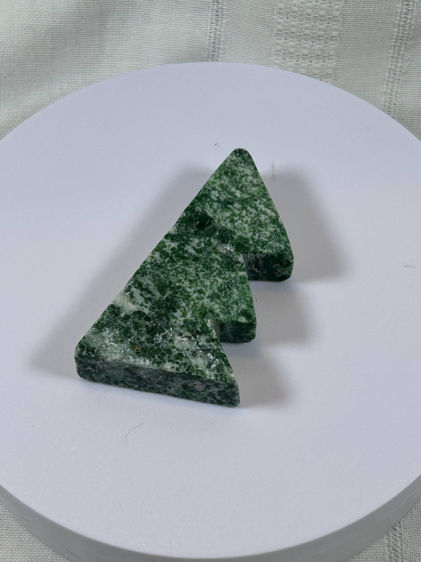 (#53) - TREE AGATE MOUNTAIN HILLS CARVING - NEW