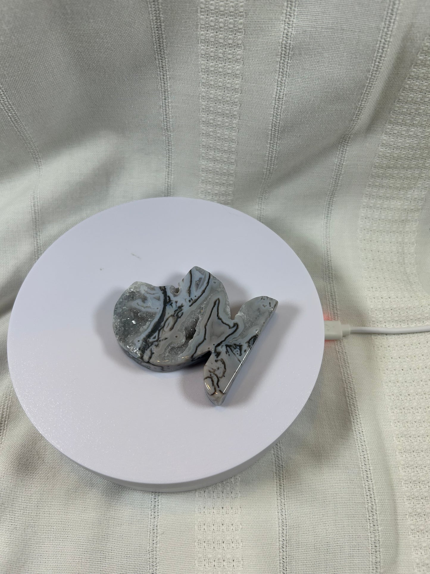 AGATE GRAY 3/4 MOON CARVING - NEW