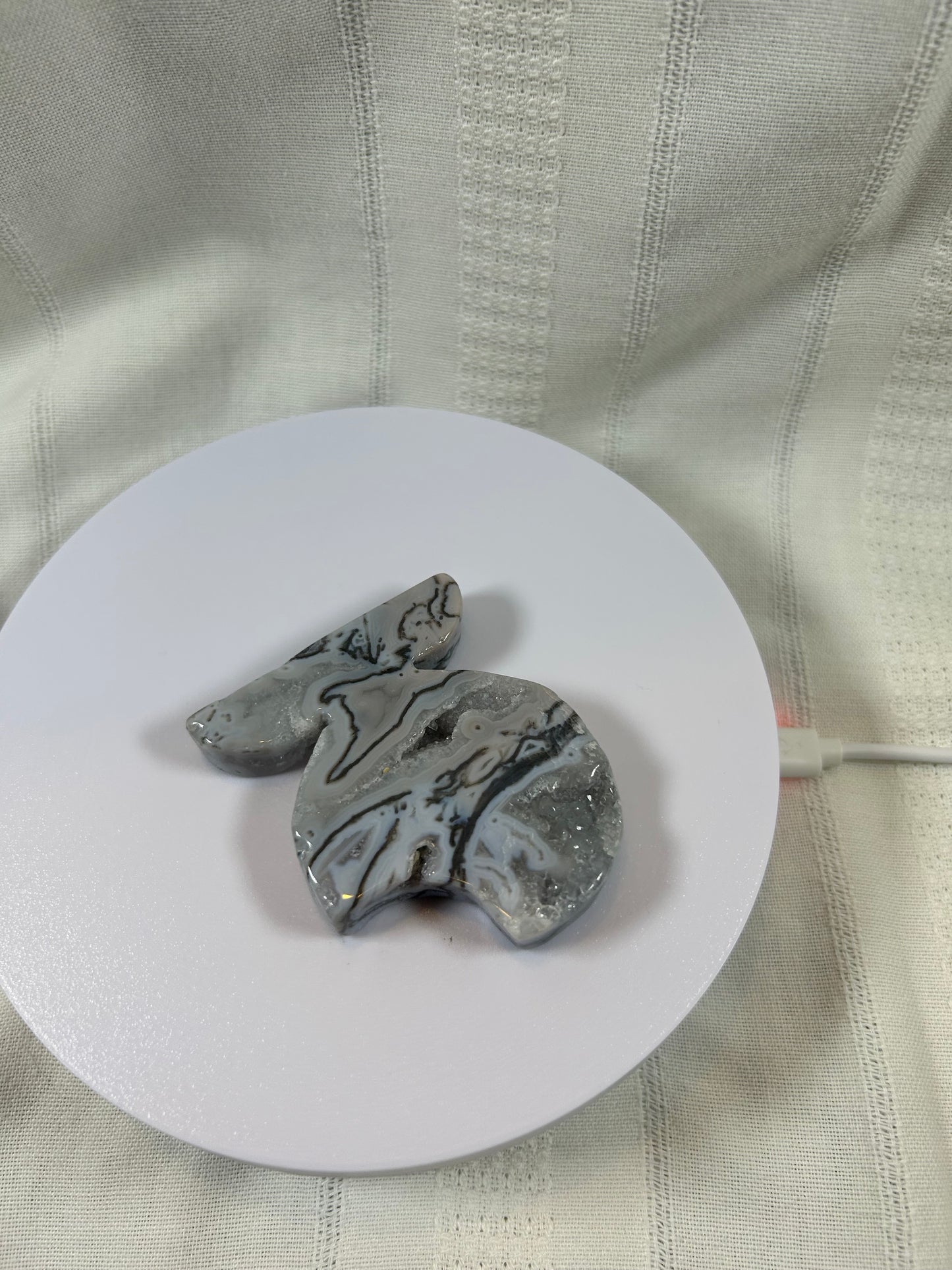 AGATE GRAY 3/4 MOON CARVING - NEW