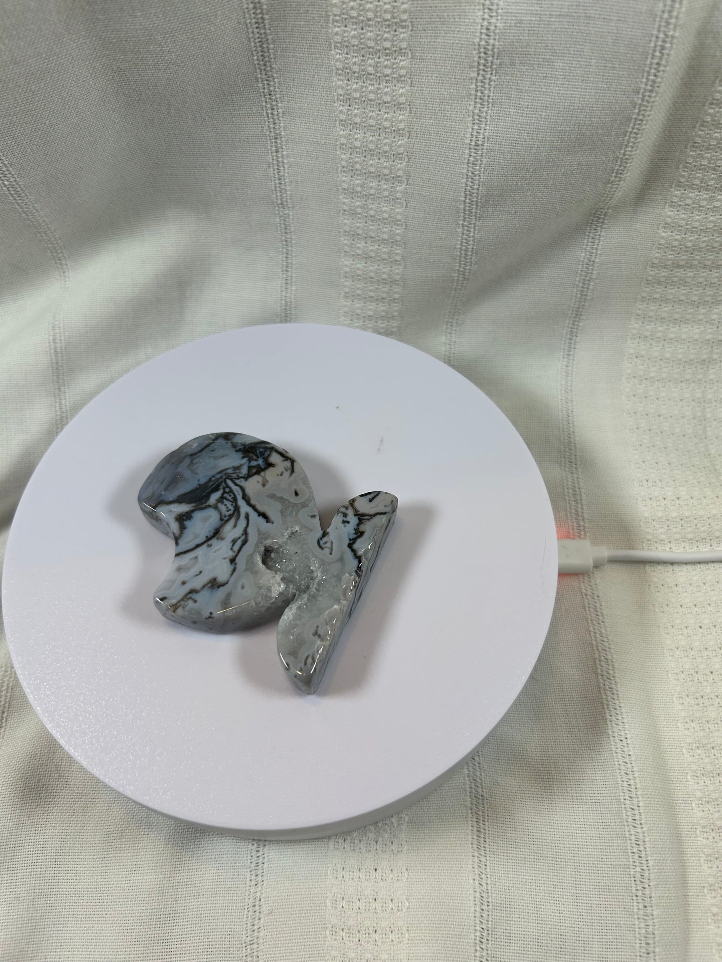 AGATE GRAY 3/4 MOON CARVING - NEW