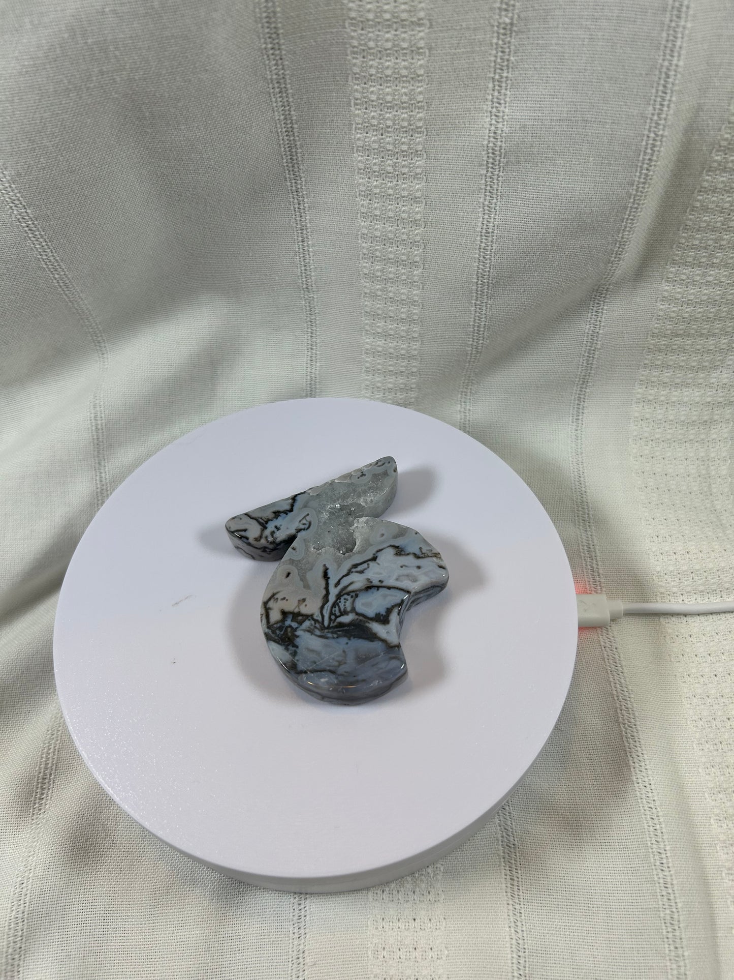 AGATE GRAY 3/4 MOON CARVING - NEW