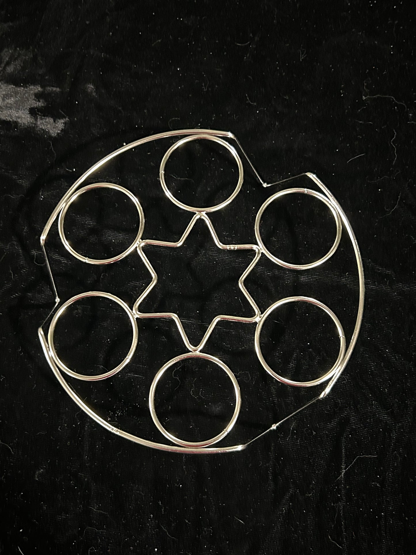 (#1277) - Sphere Holder 6 Metal - New