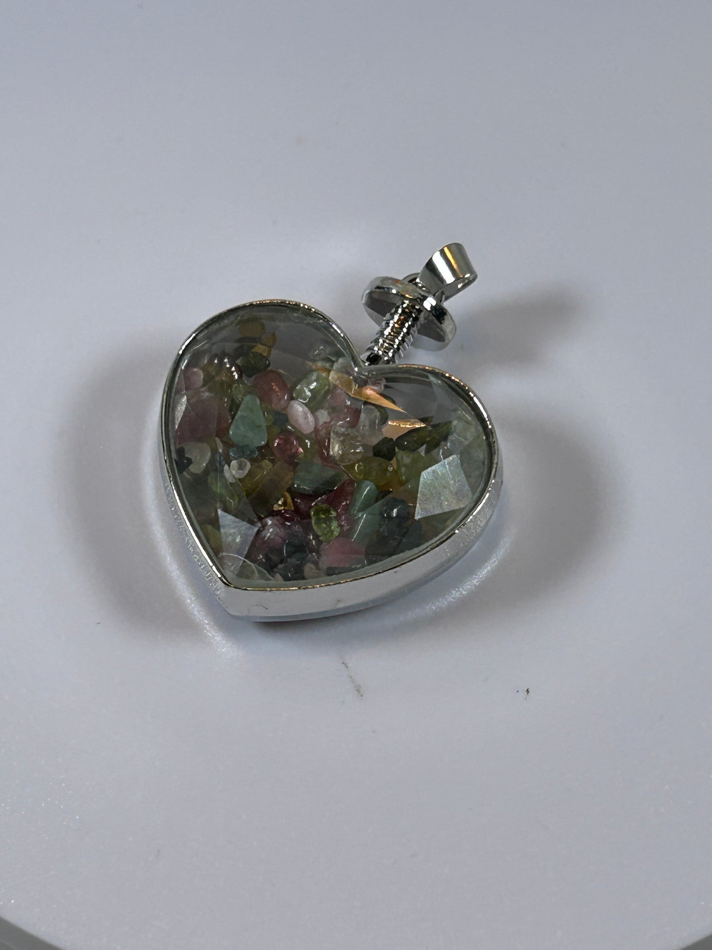 (#69) - CRYSTAL HEART PENDANT SUPER SEVEN TUMBLED CRYSTAL CHIPS - NEW