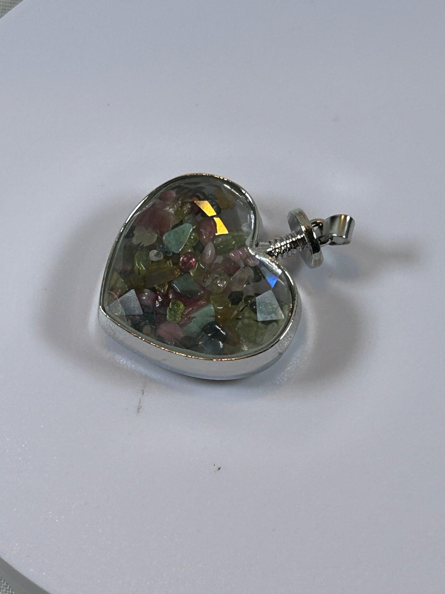 (#69) - CRYSTAL HEART PENDANT SUPER SEVEN TUMBLED CRYSTAL CHIPS - NEW