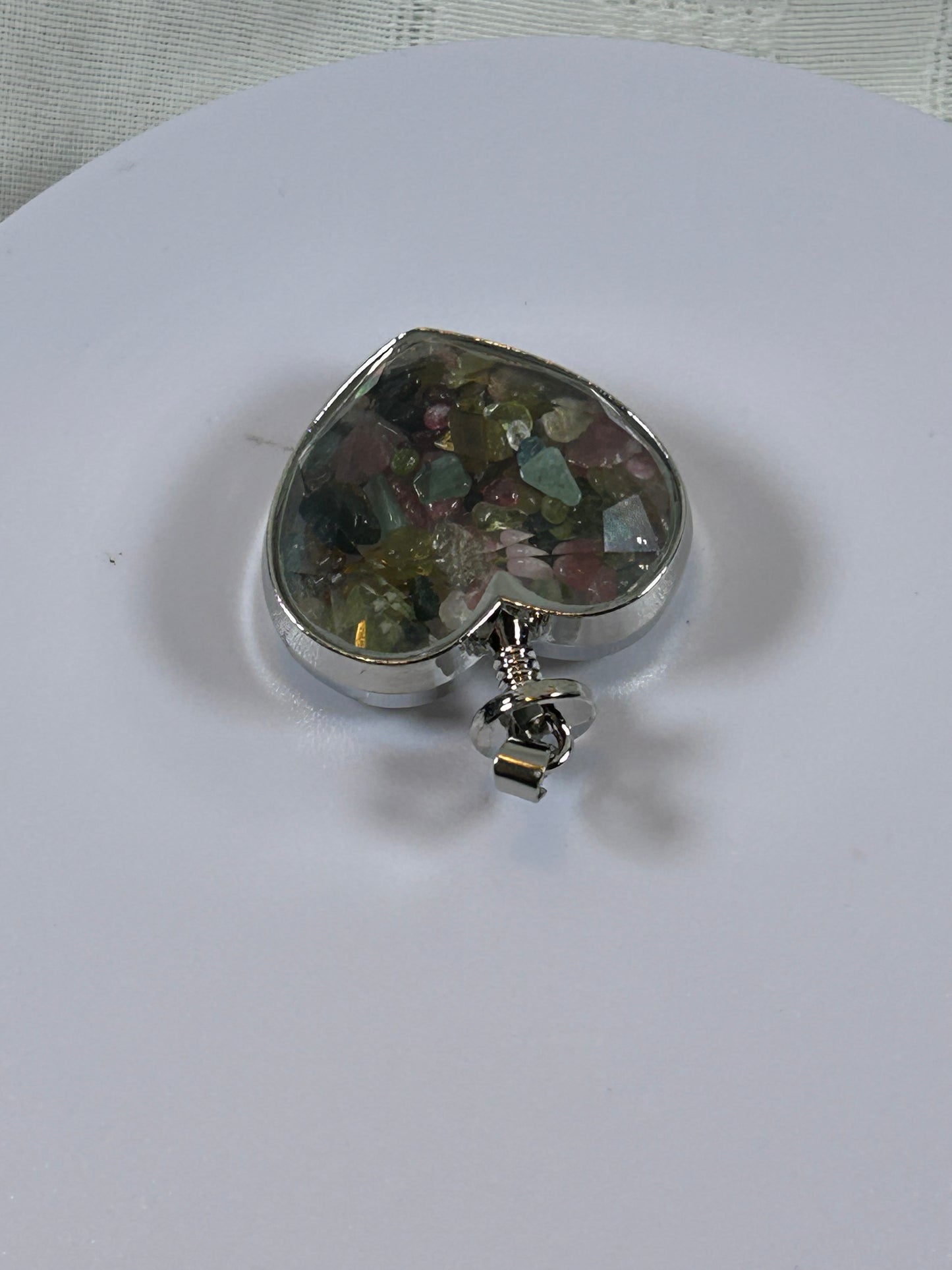 (#69) - CRYSTAL HEART PENDANT SUPER SEVEN TUMBLED CRYSTAL CHIPS - NEW