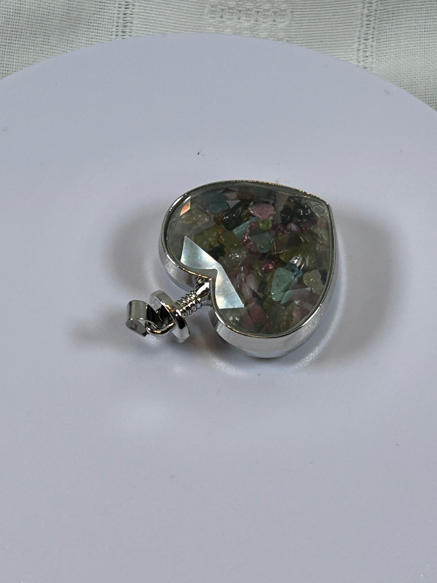 (#69) - CRYSTAL HEART PENDANT SUPER SEVEN TUMBLED CRYSTAL CHIPS - NEW