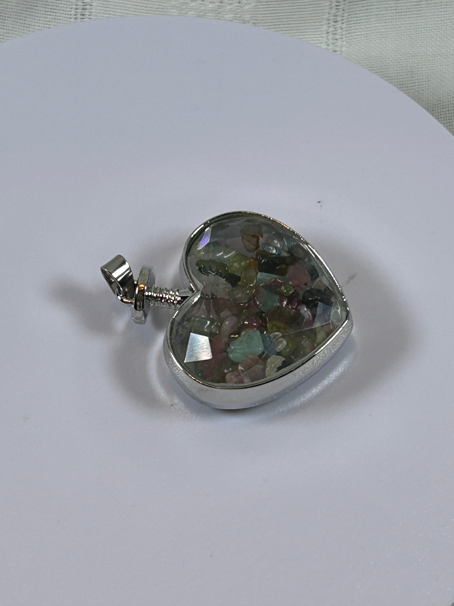 (#69) - CRYSTAL HEART PENDANT SUPER SEVEN TUMBLED CRYSTAL CHIPS - NEW