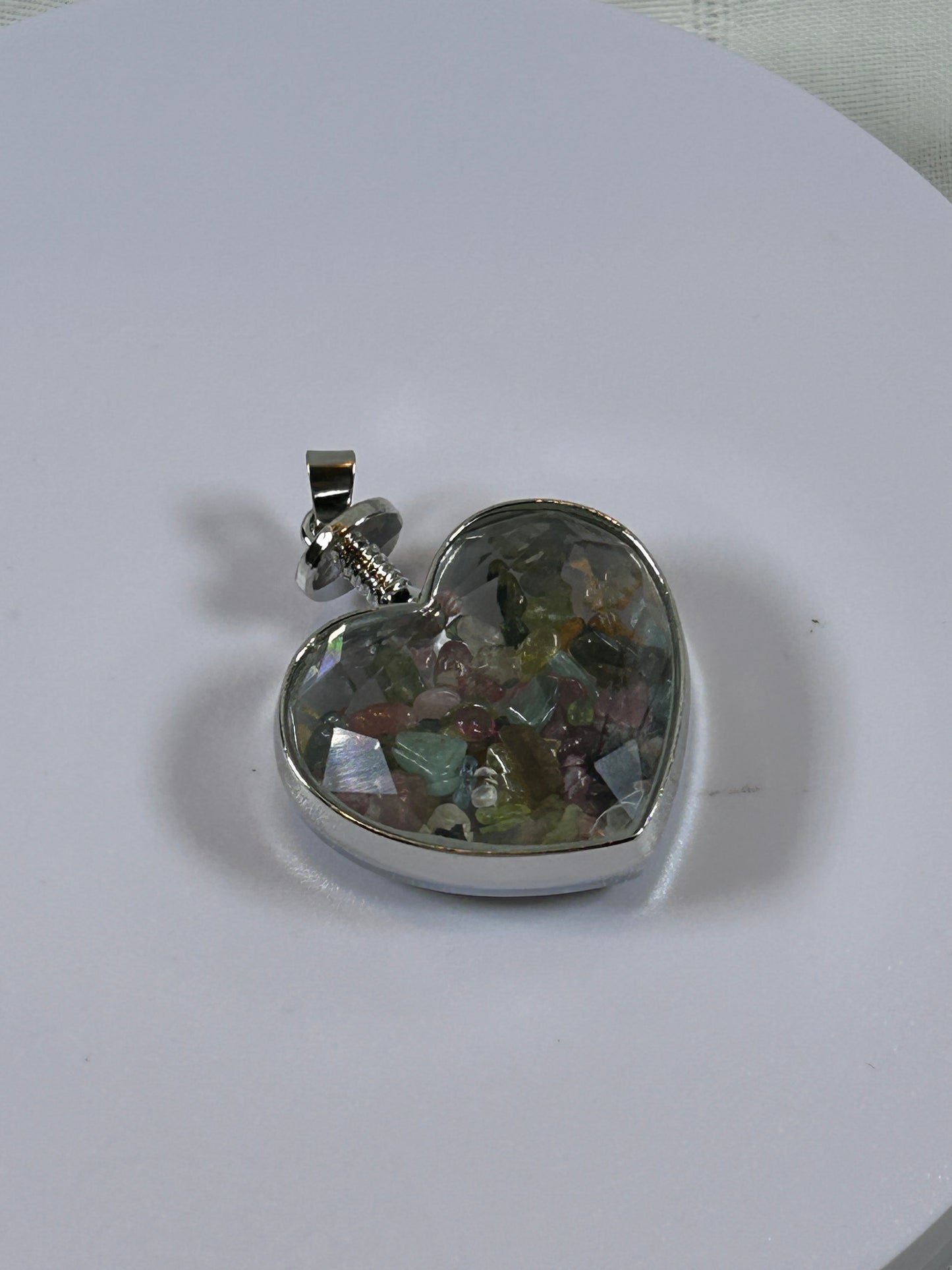 (#69) - CRYSTAL HEART PENDANT SUPER SEVEN TUMBLED CRYSTAL CHIPS - NEW