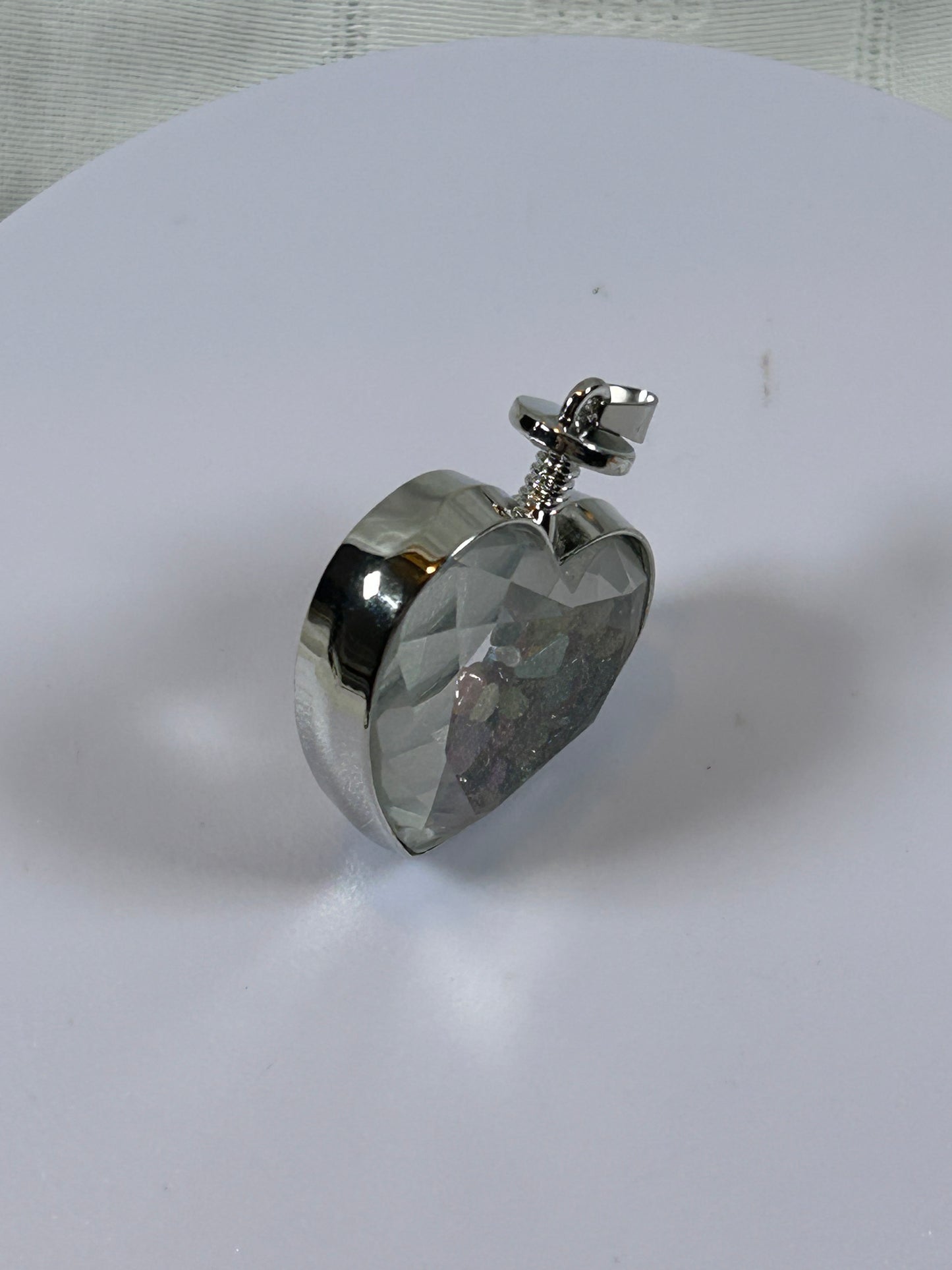 (#69) - CRYSTAL HEART PENDANT SUPER SEVEN TUMBLED CRYSTAL CHIPS - NEW
