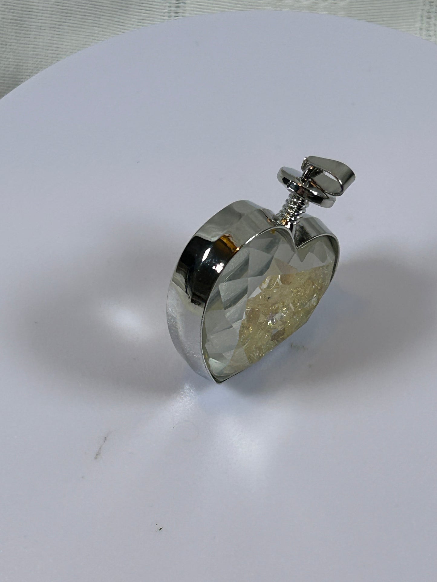 (#68) - CRYSTAL HEART PENDANT CITRINE TUMBLED CRYSTAL CHIPS - NEW